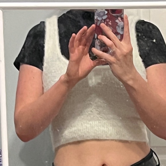 H&M fluffy crop top - Picture 3 of 3